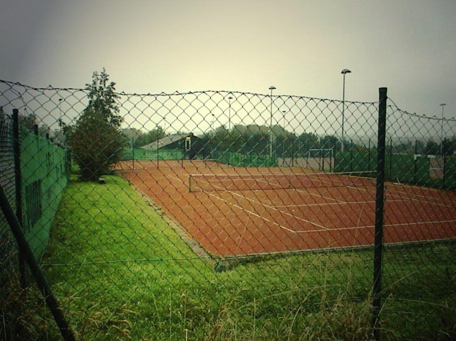 Frisch Froh Tennisplatz